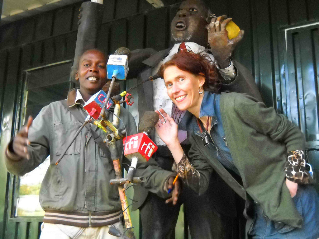 radio continental drift (Claudia Wegener) avec l'artiste kényan Gas Fyatu